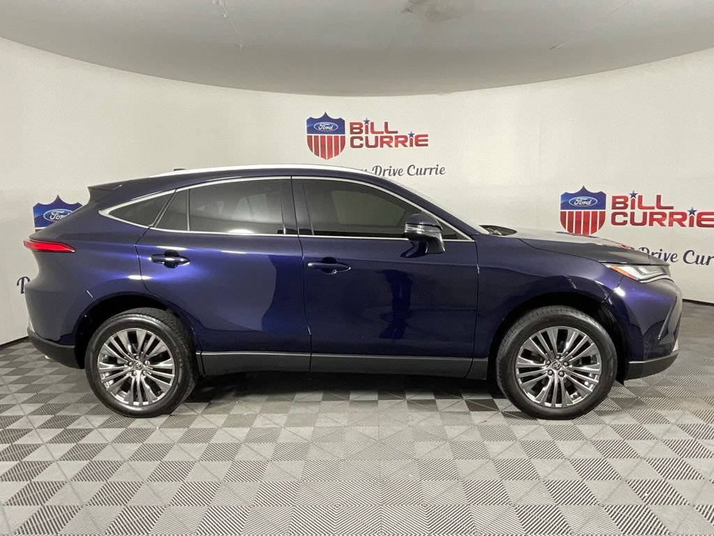 Used 2022 Toyota Venza XLE AWD/4WD image 2