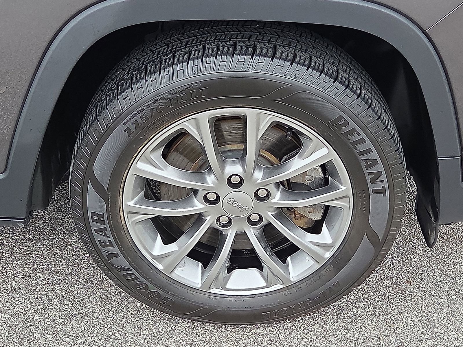 Used 2020 Jeep Cherokee Latitude Plus w/ Cold Weather Group image 7