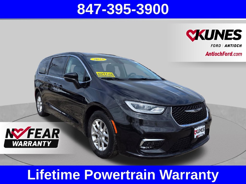 Used 2023 Chrysler Pacifica Touring-L