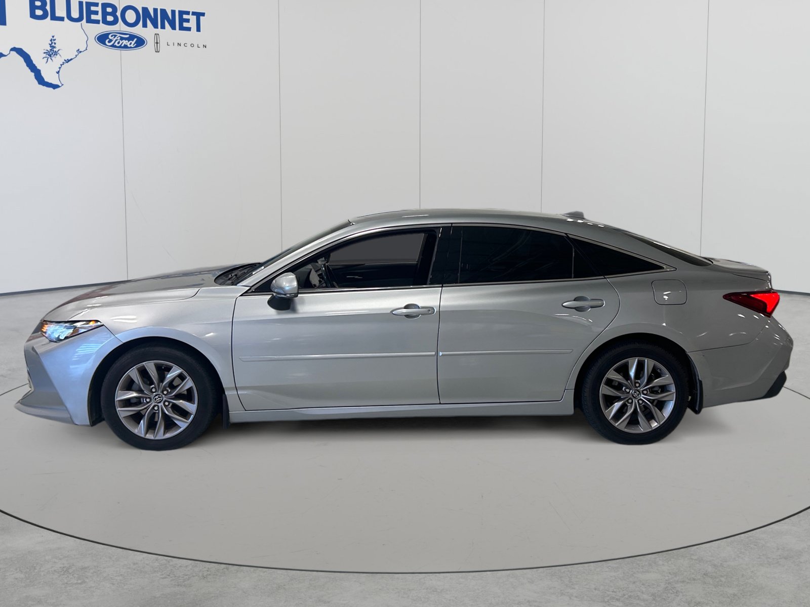 Used 2019 Toyota Avalon XLE FWD image 6