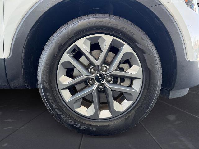 Used 2023 Kia Telluride LX image 14