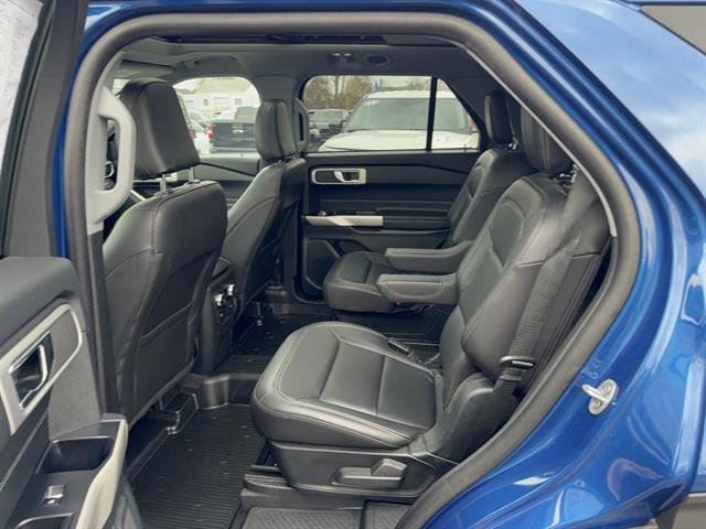 Certified 2022 Ford Explorer XLT w/ Equipment Group 202A image 9