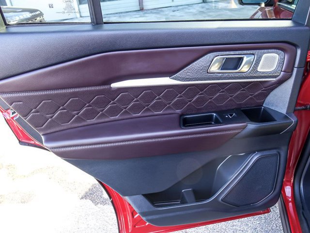 Certified 2025 Ford Explorer Platinum w/ Ultimate Package image 29