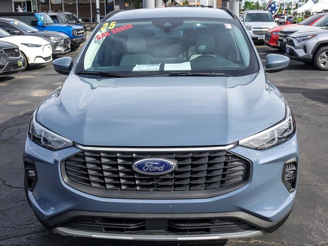 Certified 2025 Ford Escape Platinum w/ Class II Trailer Tow Package AWD/4WD image 5
