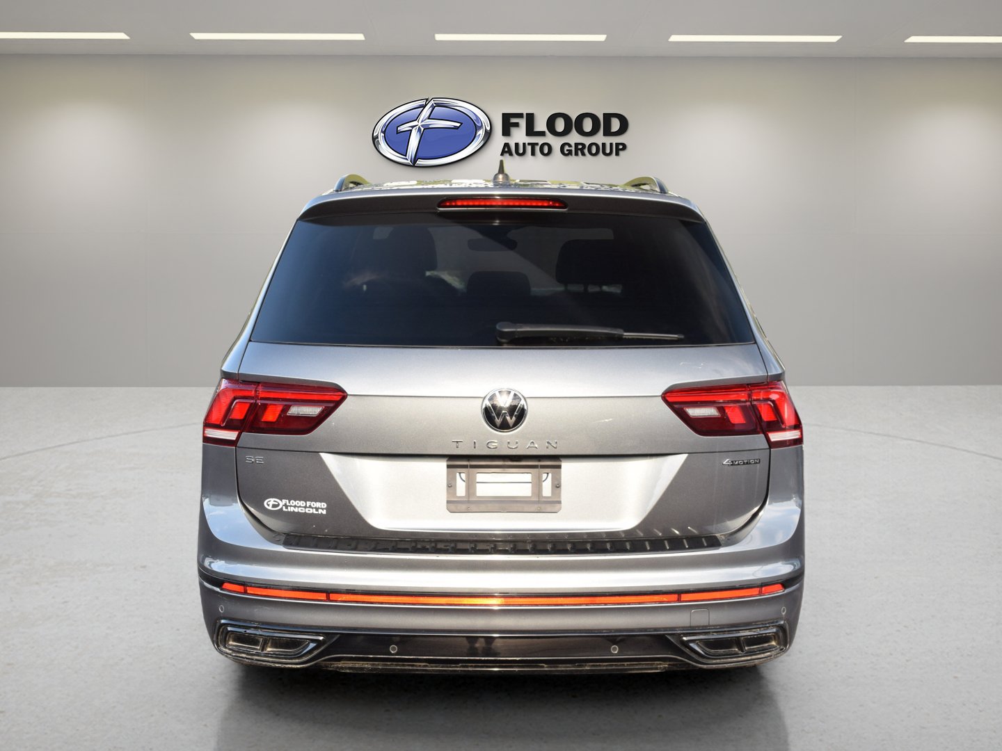 Used 2024 Volkswagen Tiguan SE R-Line AWD/4WD image 5