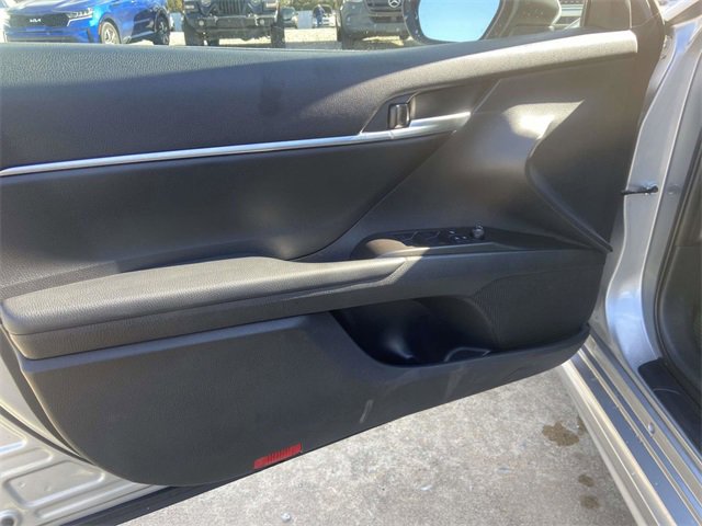 Used 2024 Toyota Camry SE image 11