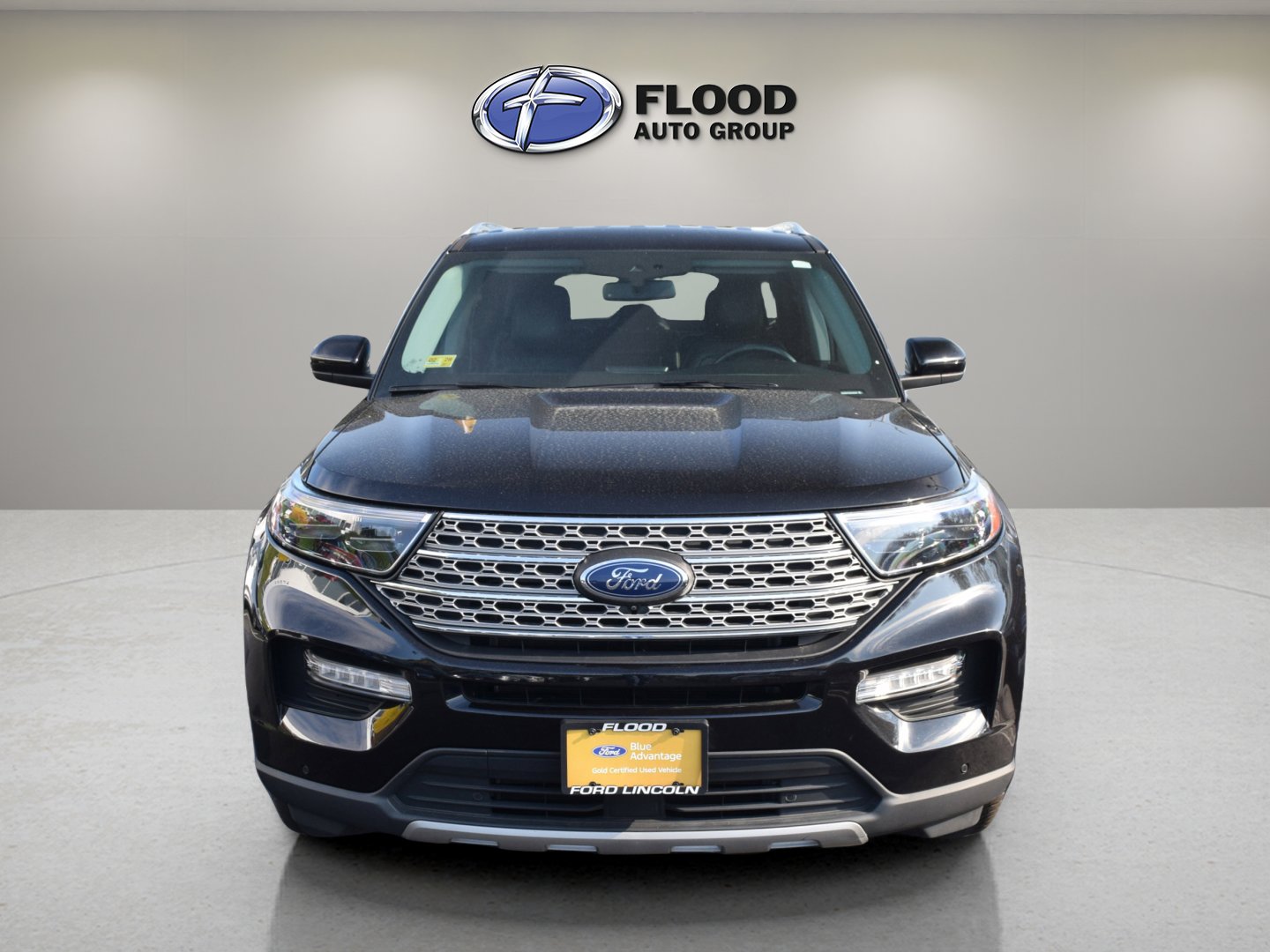 Certified 2022 Ford Explorer Limited AWD/4WD image 2