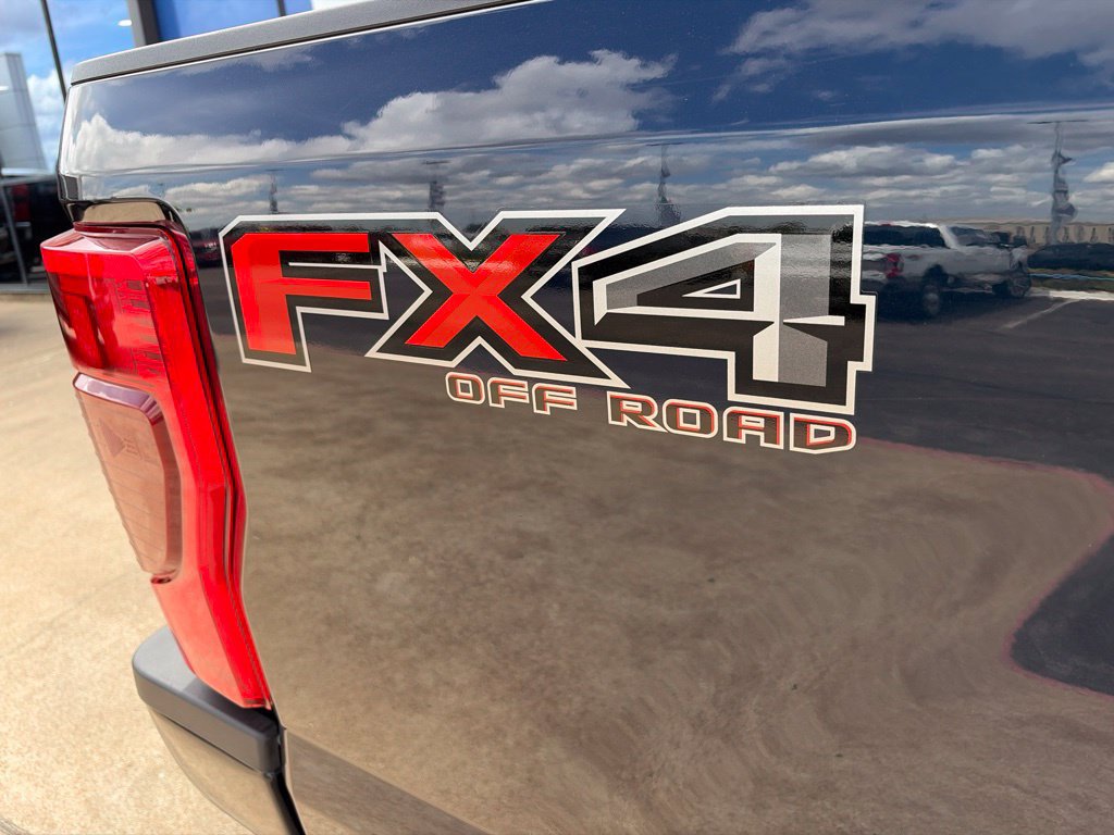 Certified 2022 Ford F250 Platinum w/ FX4 Off-Road Package AWD/4WD image 15