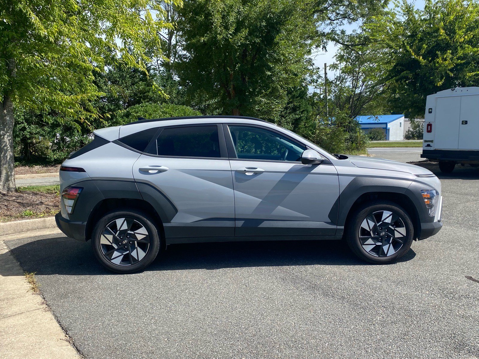 Used 2025 Hyundai Kona SEL AWD/4WD image 3
