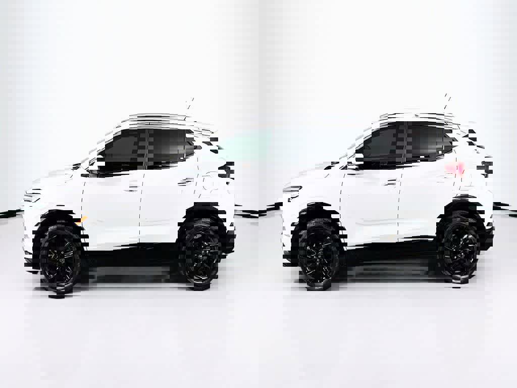 Used 2024 Buick Encore GX Sport Touring w/ Comfort Package image 2