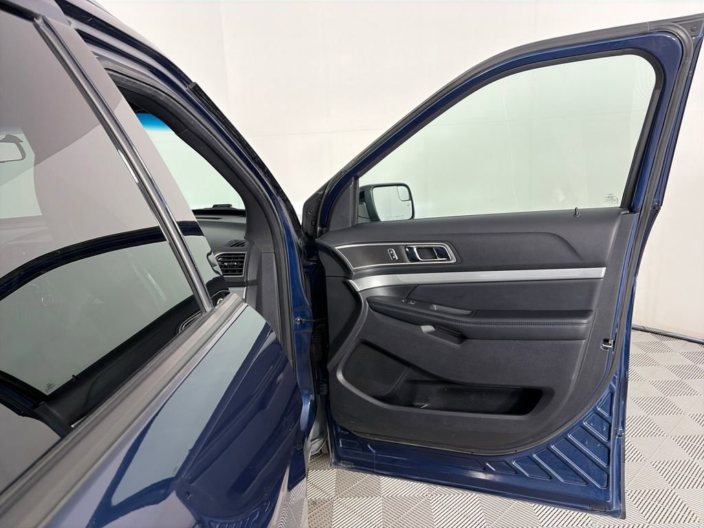 Certified 2017 Ford Explorer XLT AWD/4WD image 31