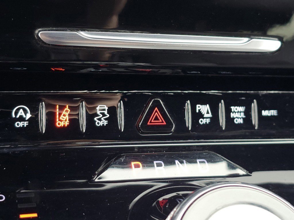 Used 2024 Jeep Wagoneer L Series II w/ Flexible Seating Group image 17