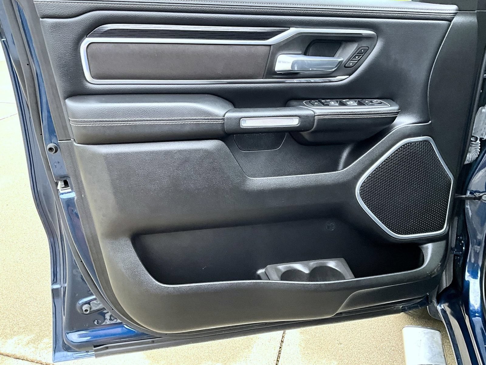 Used 2023 RAM 1500 Laramie AWD/4WD image 9