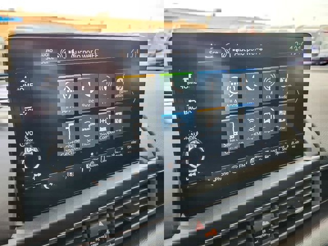 Used 2025 Honda Pilot TrailSport image 19