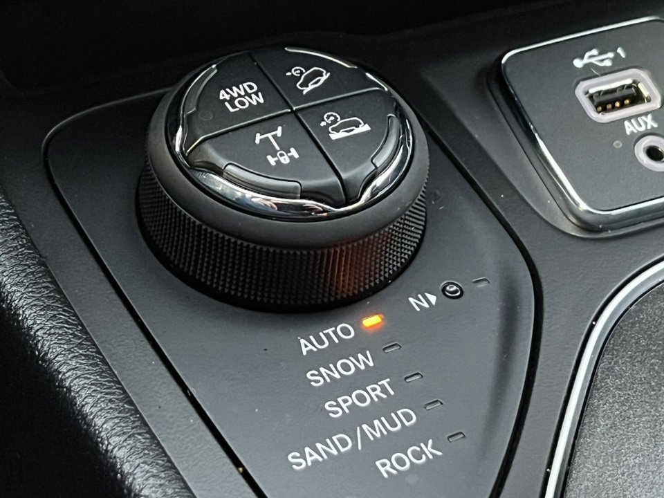 Used 2022 Jeep Cherokee Trailhawk w/ Comfort/Convenience Group image 35