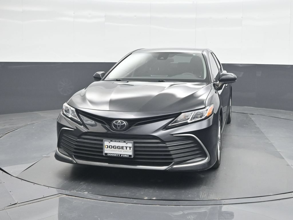 Used 2023 Toyota Camry LE FWD image 5