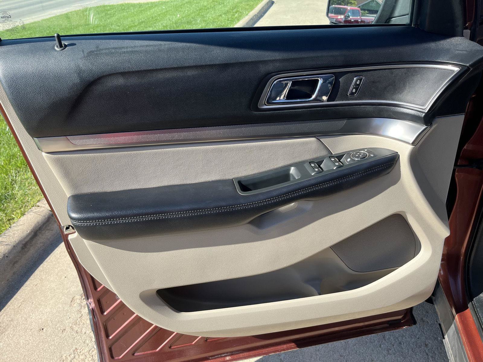 Certified 2018 Ford Explorer XLT w/ Equipment Group 201A FWD image 12