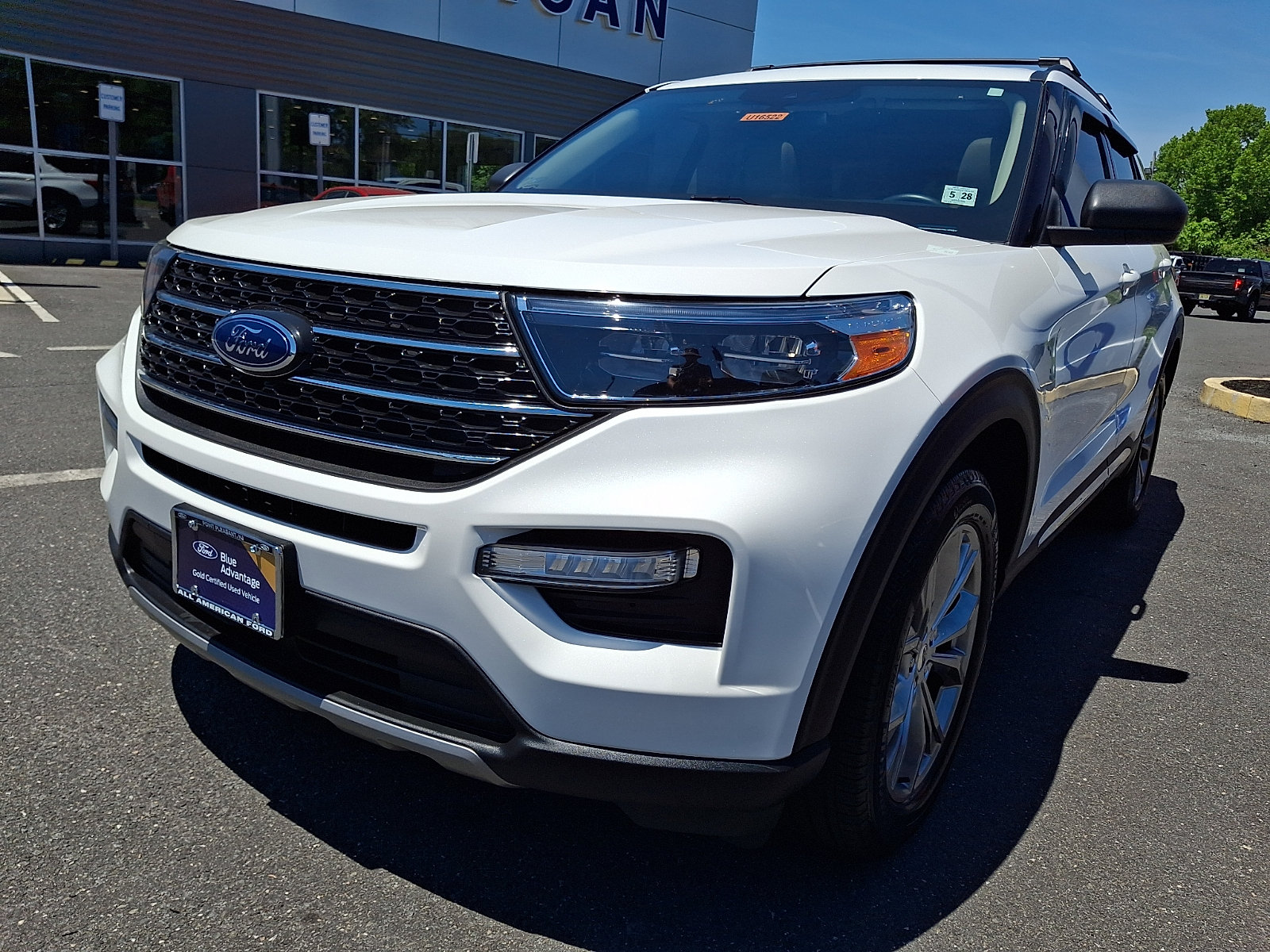 Certified 2022 Ford Explorer XLT w/ Equipment Group 202A AWD/4WD image 4