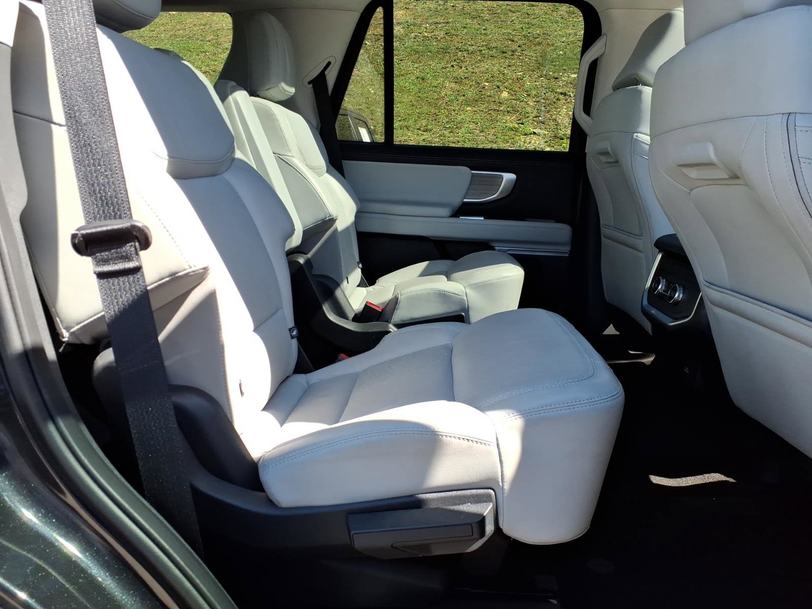 Certified 2025 Ford Expedition Platinum image 8