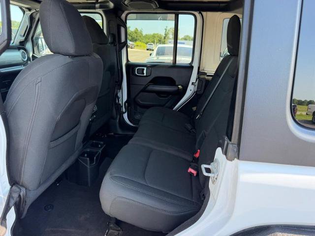 Used 2019 Jeep Wrangler Unlimited Sahara AWD/4WD image 9