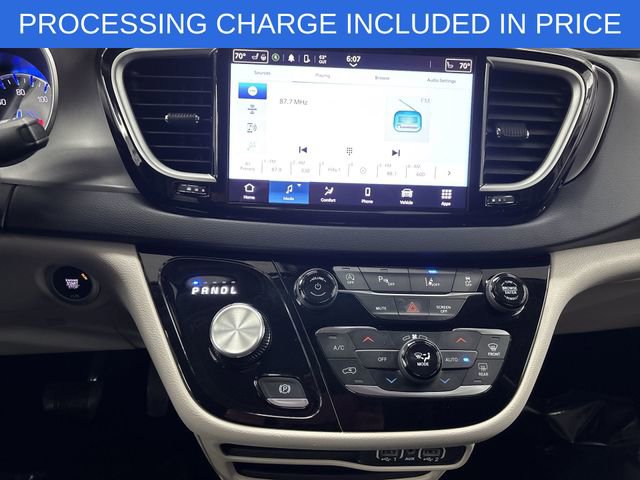 Used 2023 Chrysler Pacifica Touring-L FWD image 8