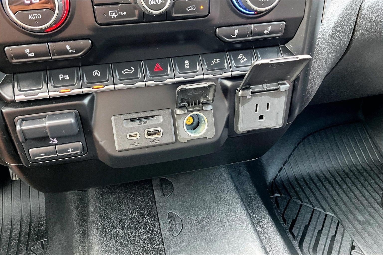 Used 2020 Chevrolet Silverado 1500 LT w/ All-Star Edition AWD/4WD image 17