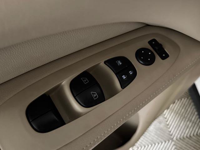Used 2018 Nissan Pathfinder Platinum FWD image 18