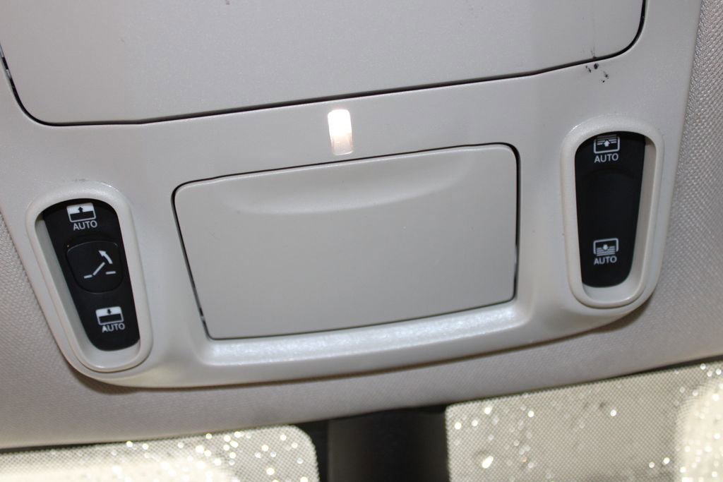 Used 2023 Chrysler Pacifica Limited FWD image 52
