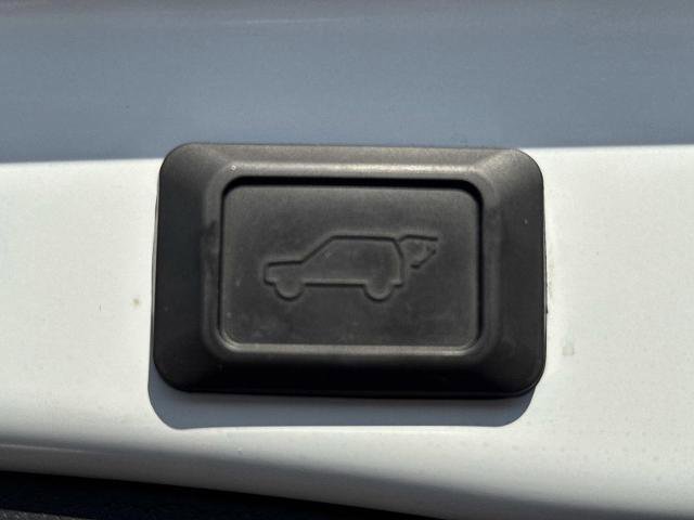 Used 2019 Toyota RAV4 XLE w/ Convenience Package FWD image 14