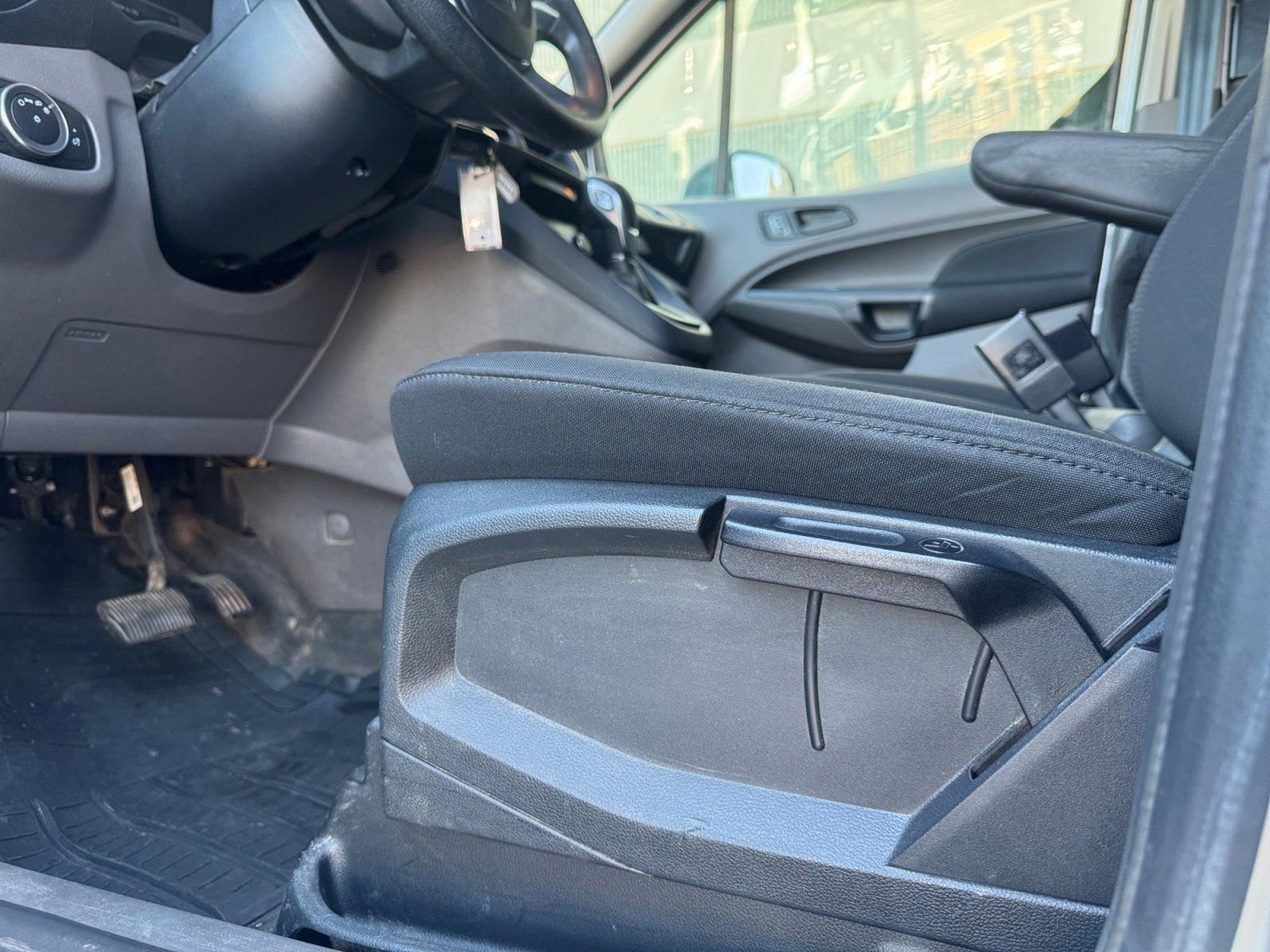 Certified 2022 Ford Transit Connect XL image 19