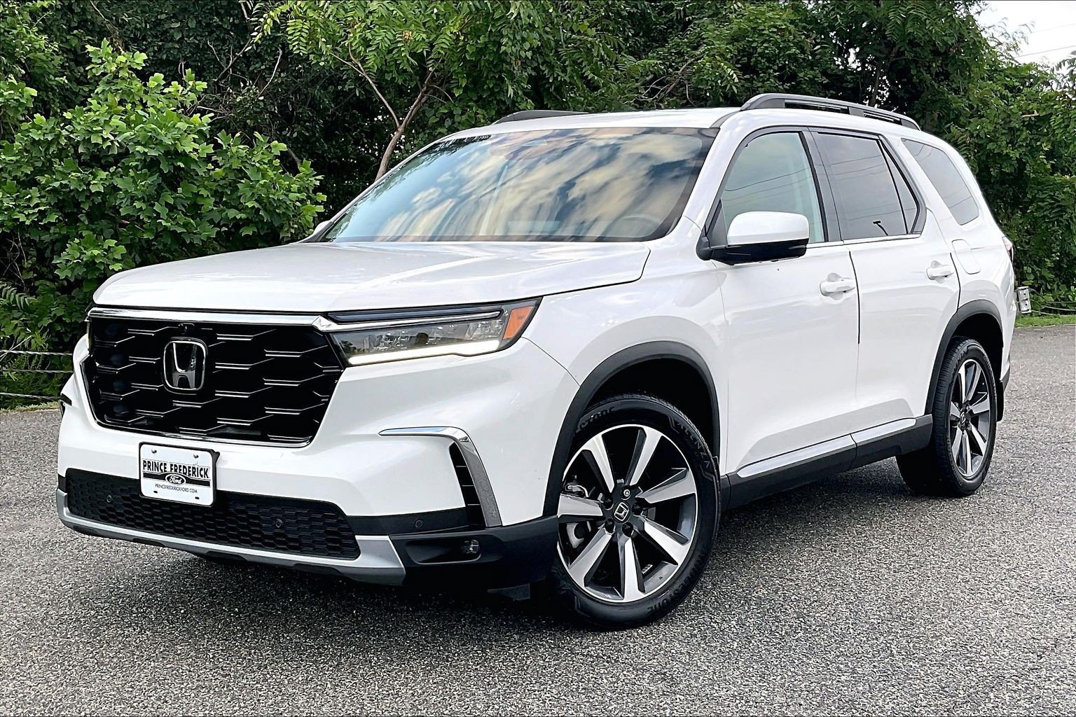 Used 2023 Honda Pilot Elite image 3