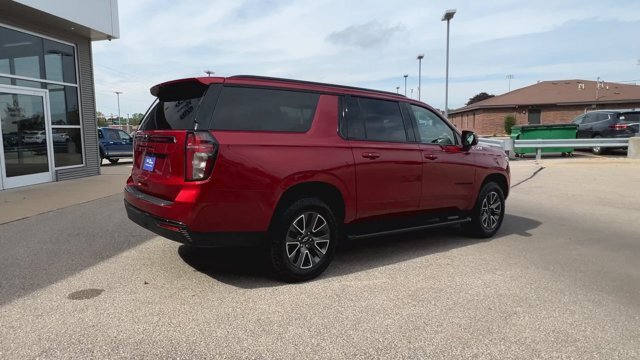 Used 2024 Chevrolet Suburban Z71 w/ Luxury Package AWD/4WD image 9