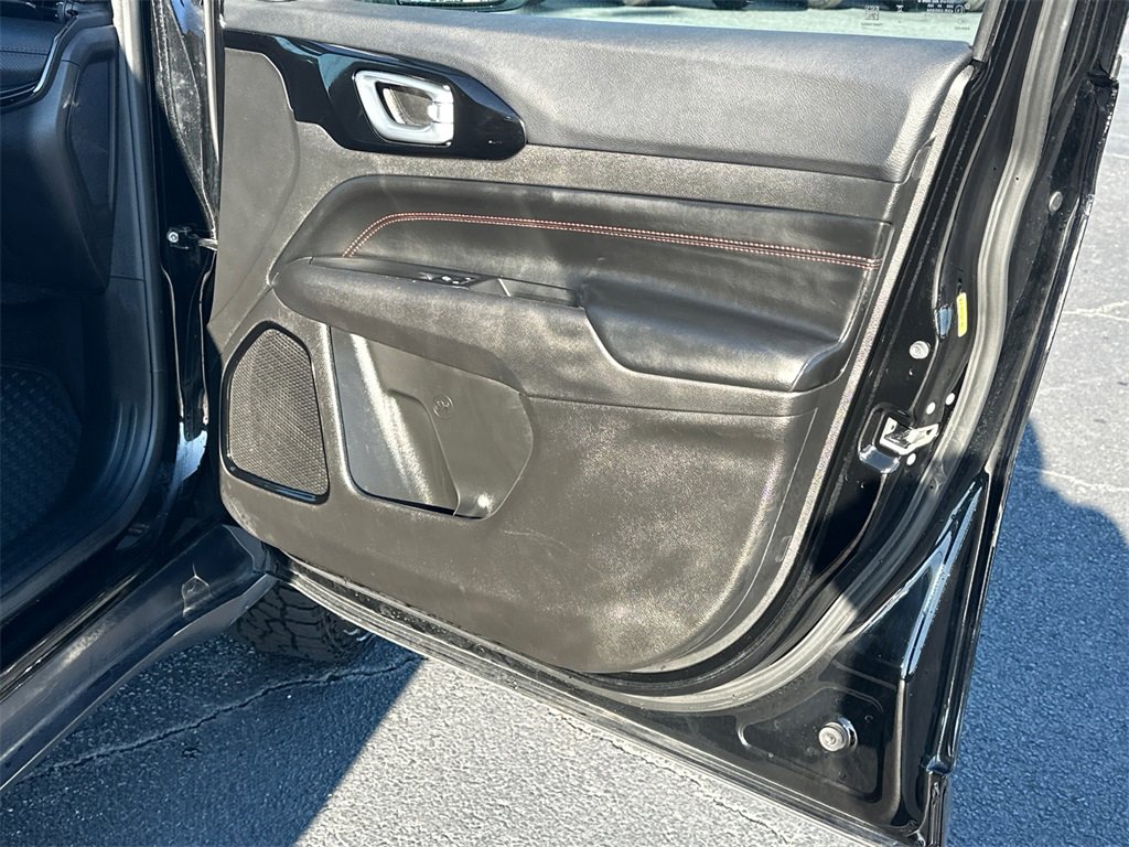 Used 2025 Jeep Compass Trailhawk w/ Trailhawk Elite Group image 14