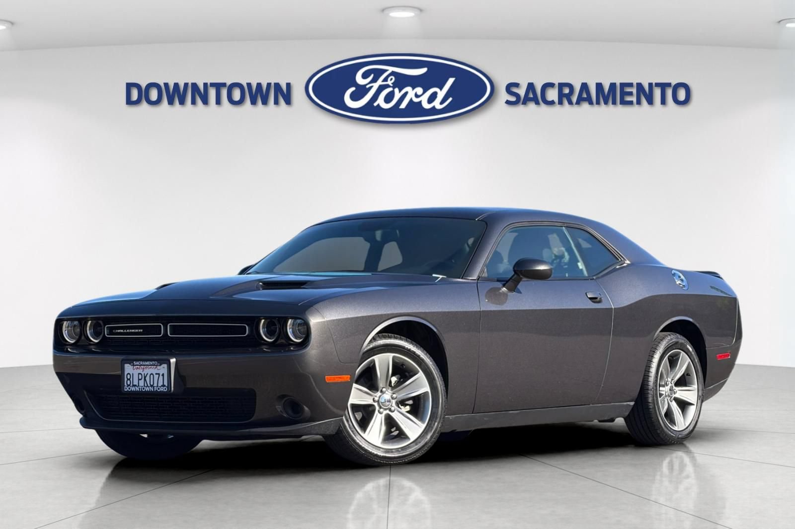 Used 2019 Dodge Challenger SXT RWD image 2