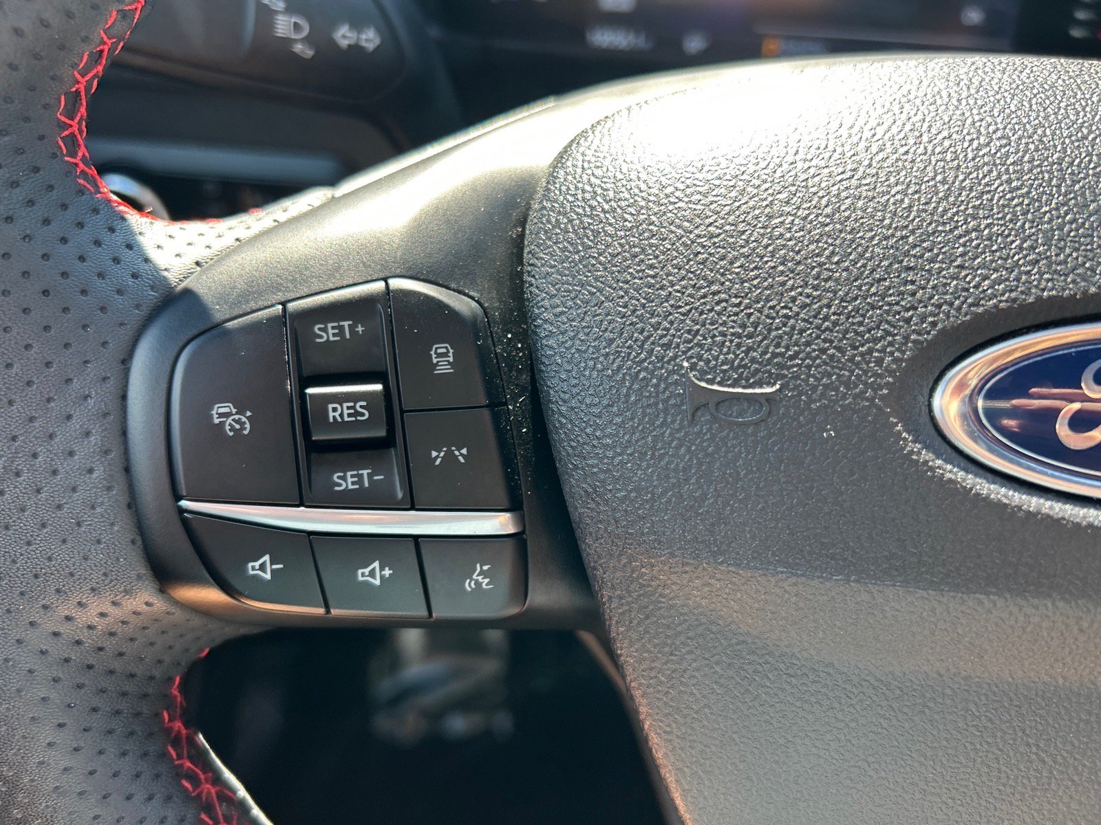 Certified 2023 Ford Escape ST-Line AWD/4WD image 25