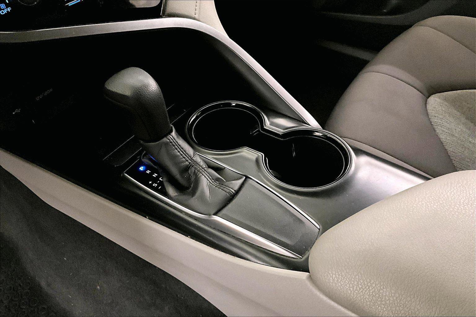 Used 2020 Toyota Camry LE image 16