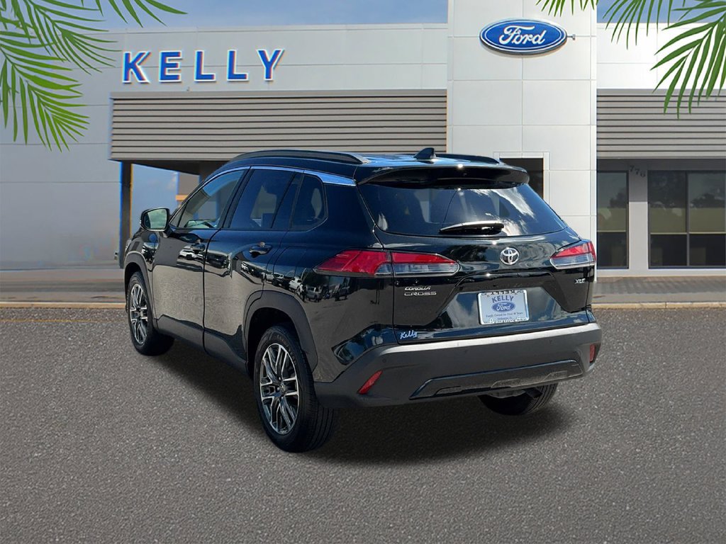 Used 2026 Toyota Corolla Cross XLE FWD image 3