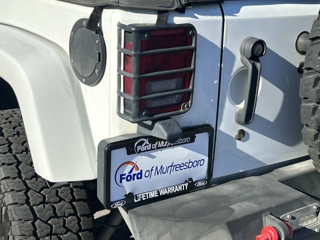 Used 2017 Jeep Wrangler Unlimited Sahara AWD/4WD image 13