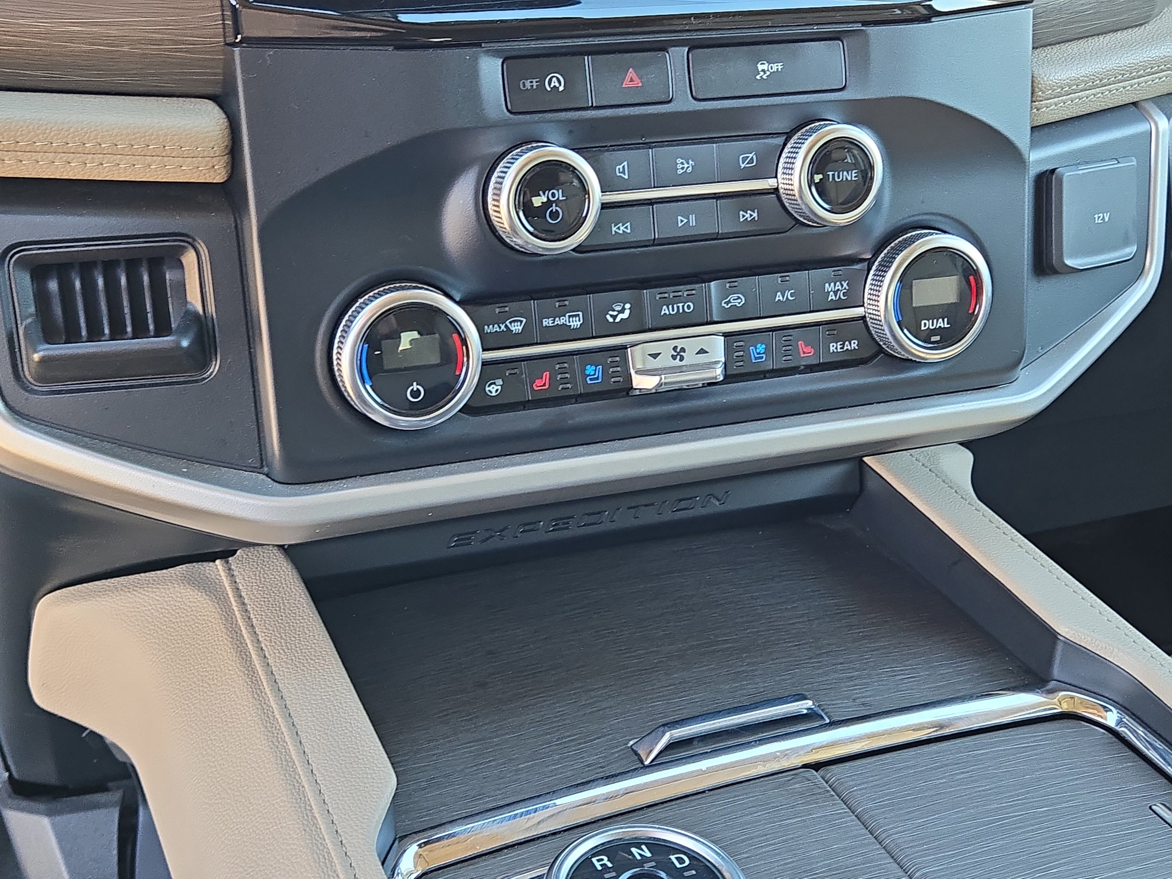 Certified 2024 Ford Expedition Limited image 33