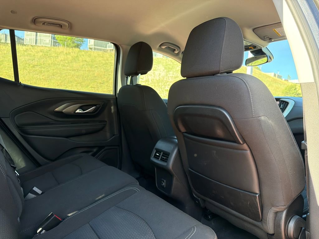 Used 2024 GMC Terrain SLE image 27
