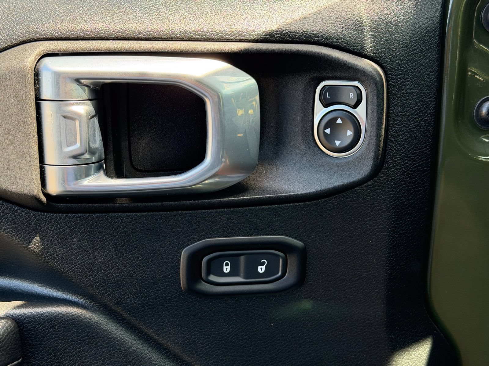 Used 2022 Jeep Wrangler Unlimited Sport AWD/4WD image 14