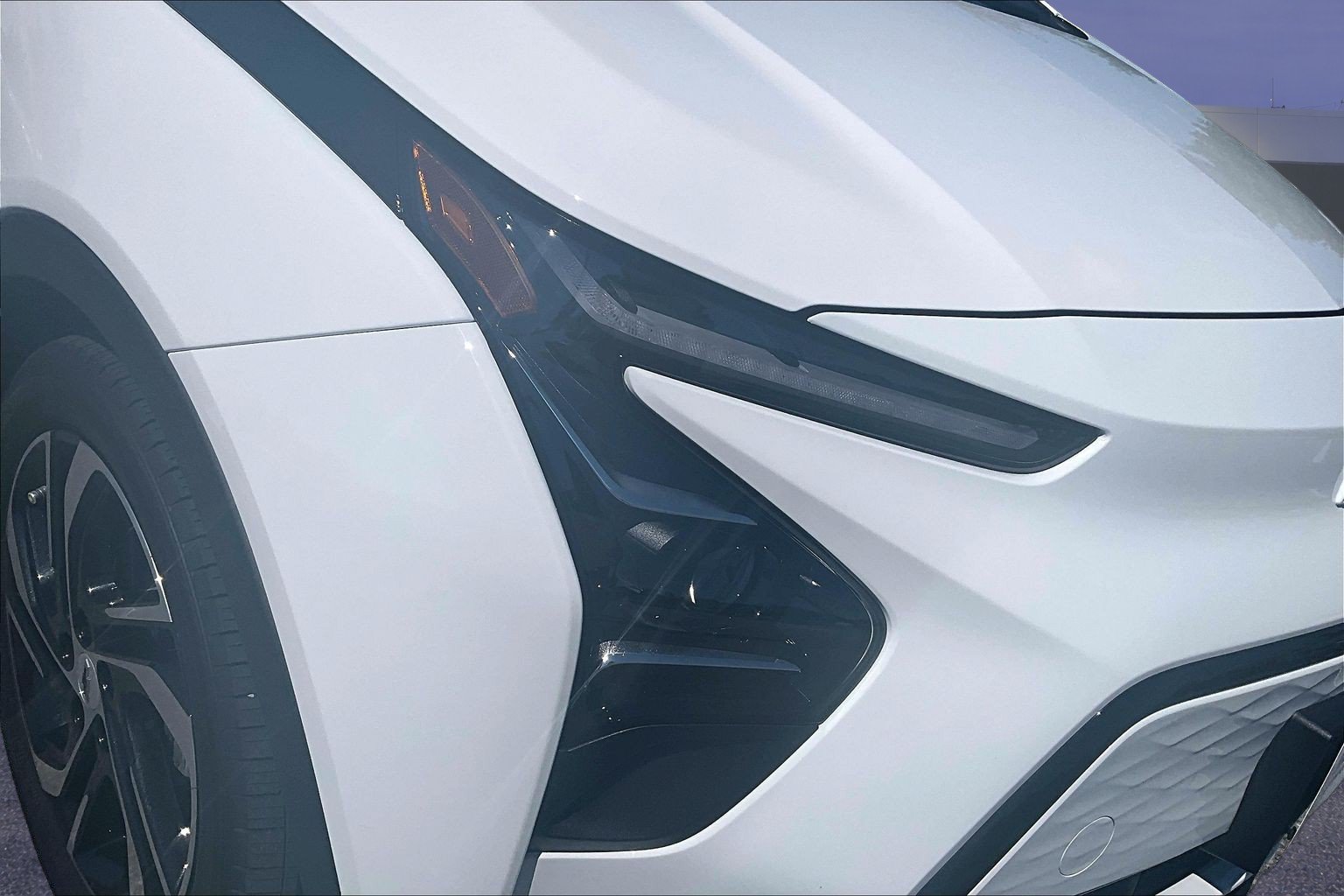 Used 2023 Chevrolet Bolt LT w/ Infotainment Package FWD image 32