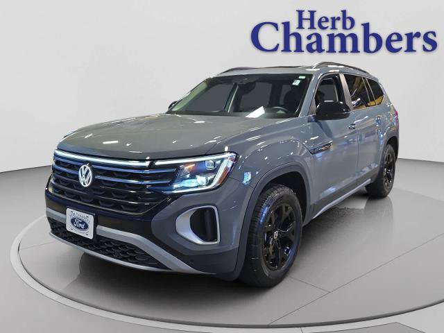 Used 2025 Volkswagen Atlas Peak Edition SE AWD/4WD image 10