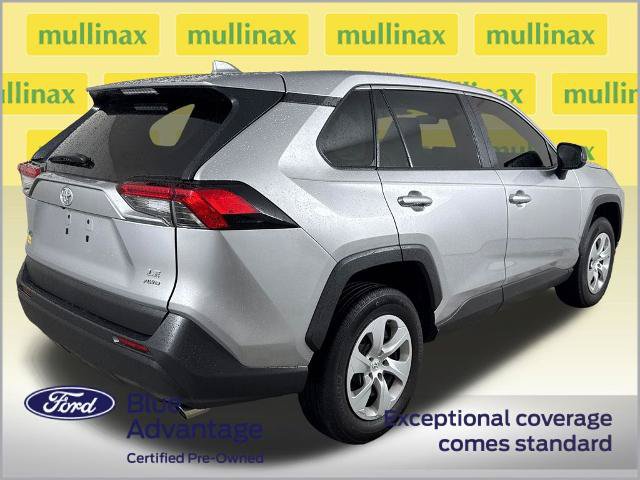 Used 2022 Toyota RAV4 LE AWD/4WD image 4