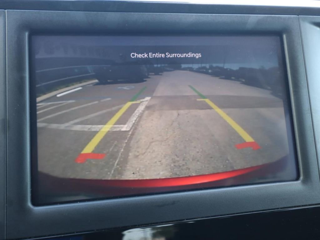 Used 2023 Chrysler Voyager LX FWD image 4