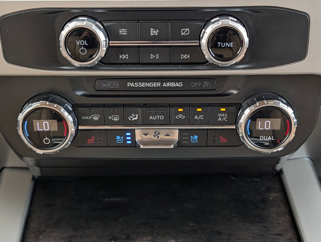 Certified 2022 Ford F250 Lariat w/ Lariat Value Package AWD/4WD image 16