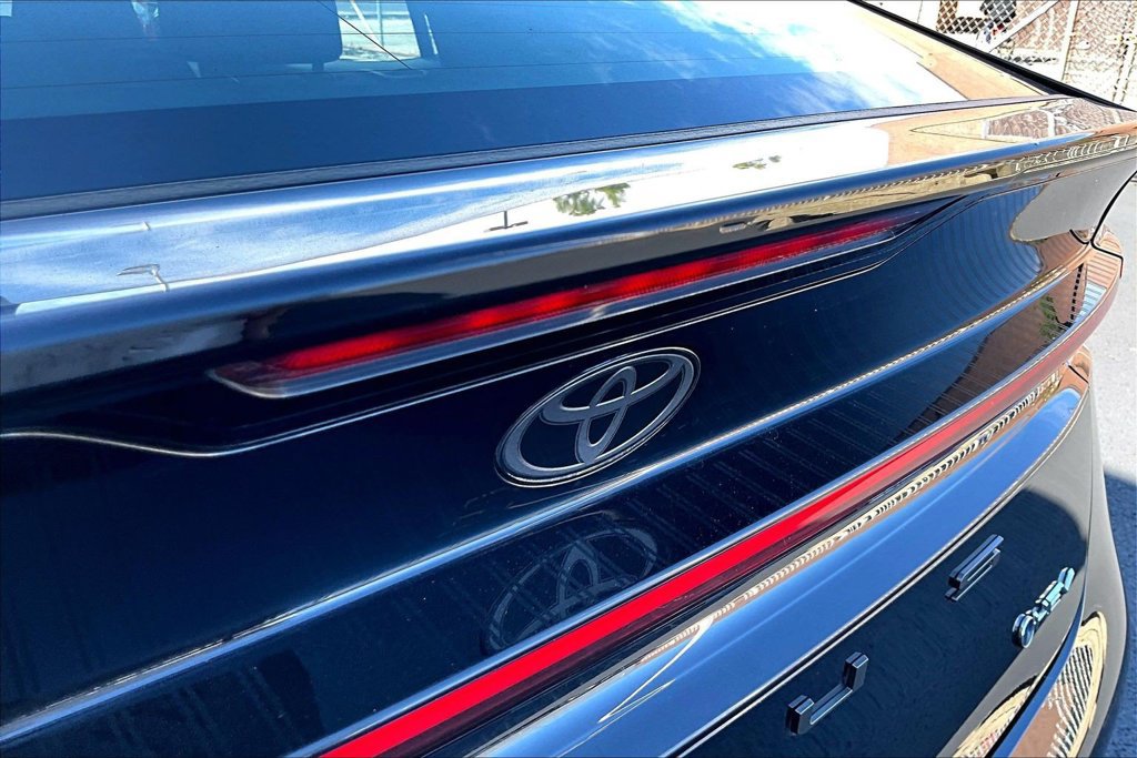 Used 2025 Toyota Prius LE FWD image 30