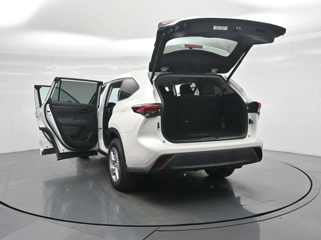 Used 2021 Toyota Highlander LE image 55