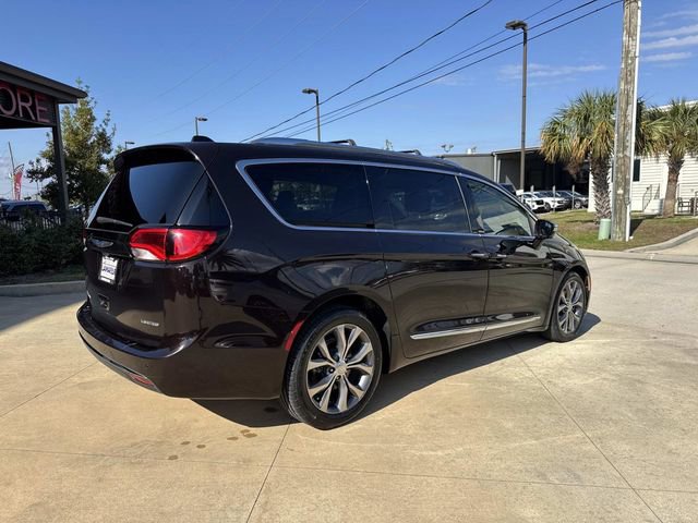 Used 2018 Chrysler Pacifica Limited image 8
