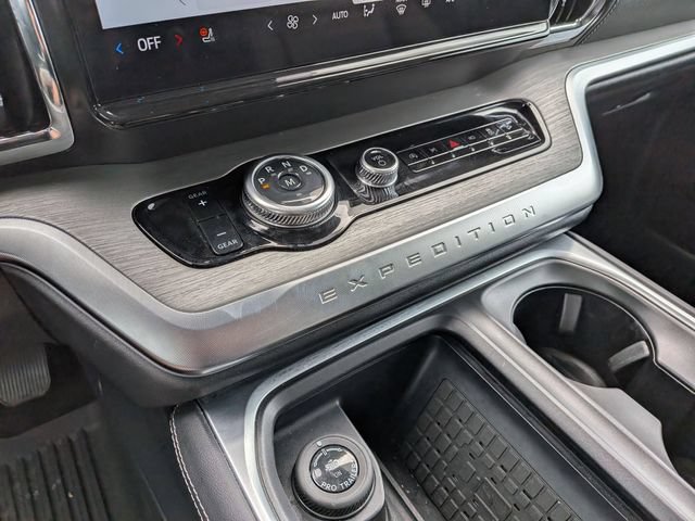 Certified 2025 Ford Expedition Platinum w/ Driver's Package AWD/4WD image 12
